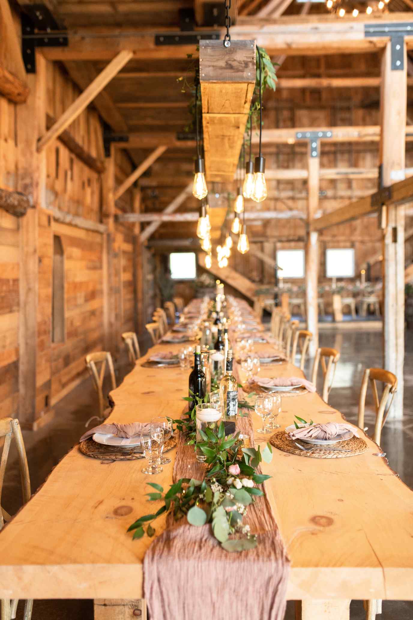 Wedding moments at Oak & Pines